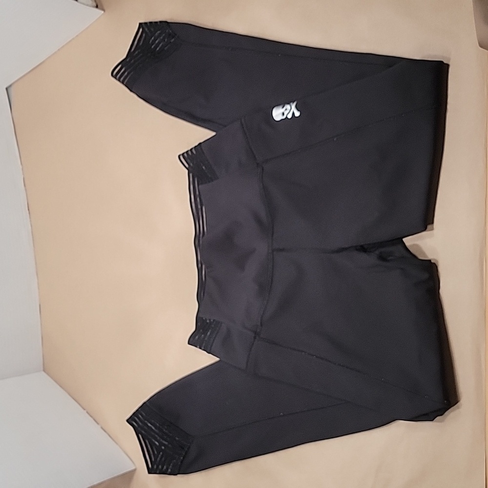 Lululemon, Size 6, Soulcycle "DC" Black 7/8 Tight Legging. Good Used Condition